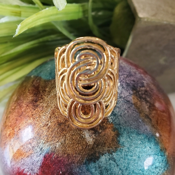 Gold Tone Stretch Ring 💥3 for $24💥 - Picture 15 of 16